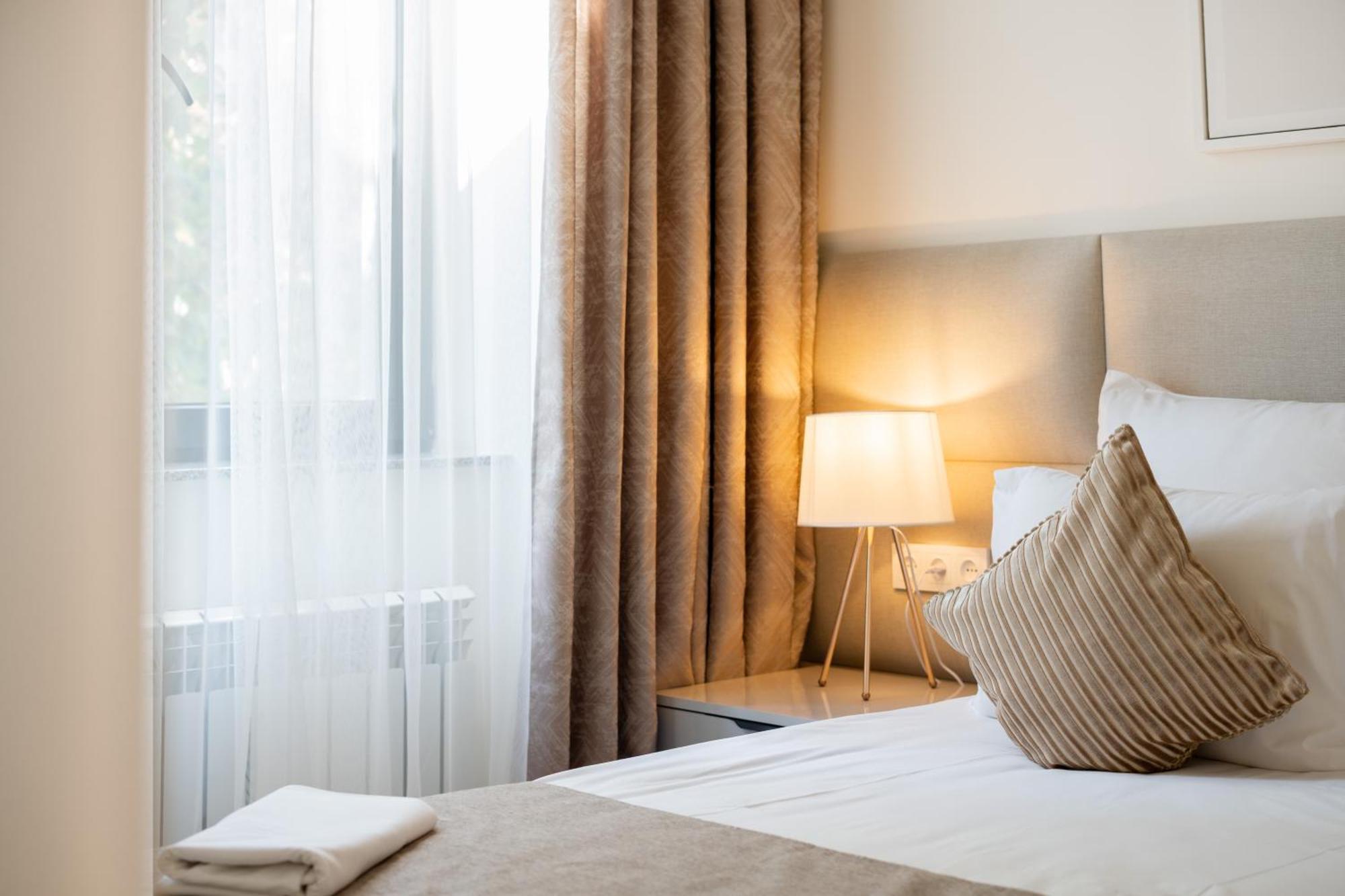 Ris Opera Apartments 耶烈万 外观 照片
