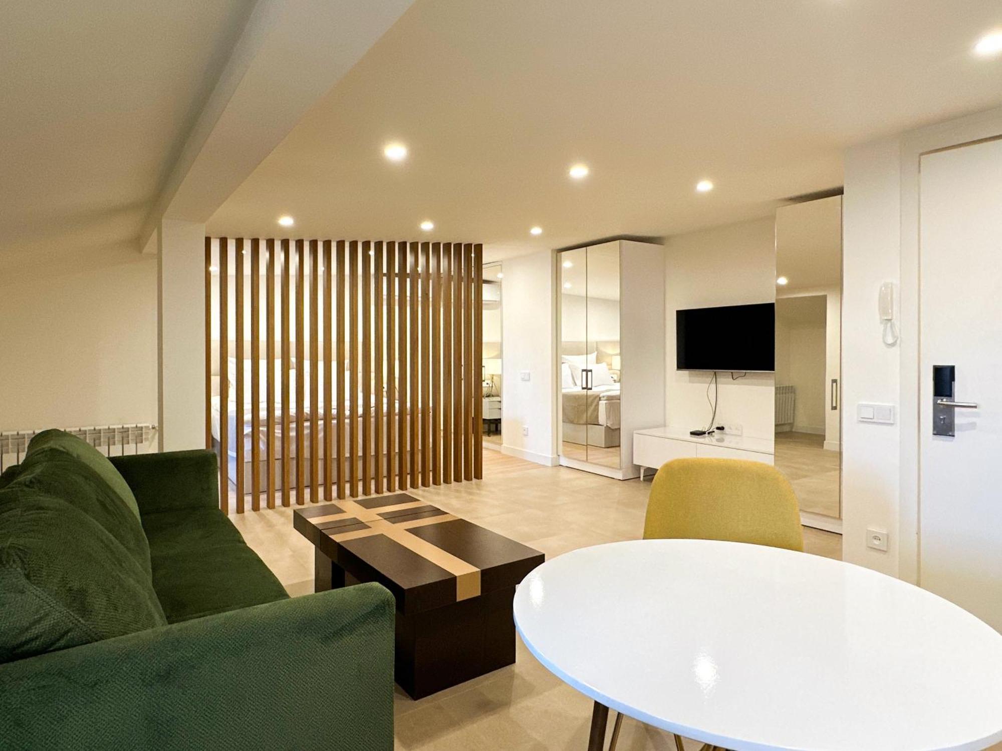 Ris Opera Apartments 耶烈万 外观 照片
